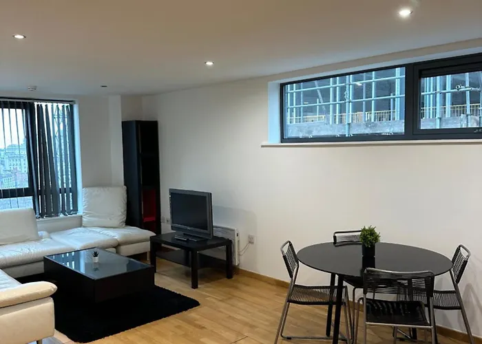 City Centre 2 Bed Room 2 Bath Room Apartment With En-Suite