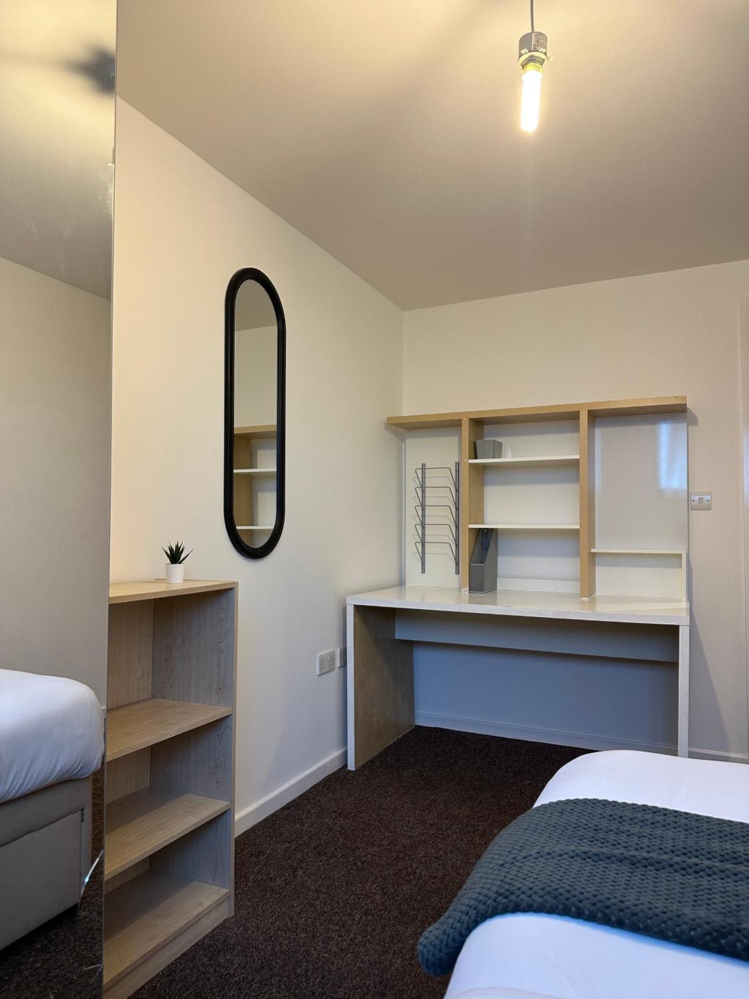 Centre 2 Bed 2 Bath With En-suite *